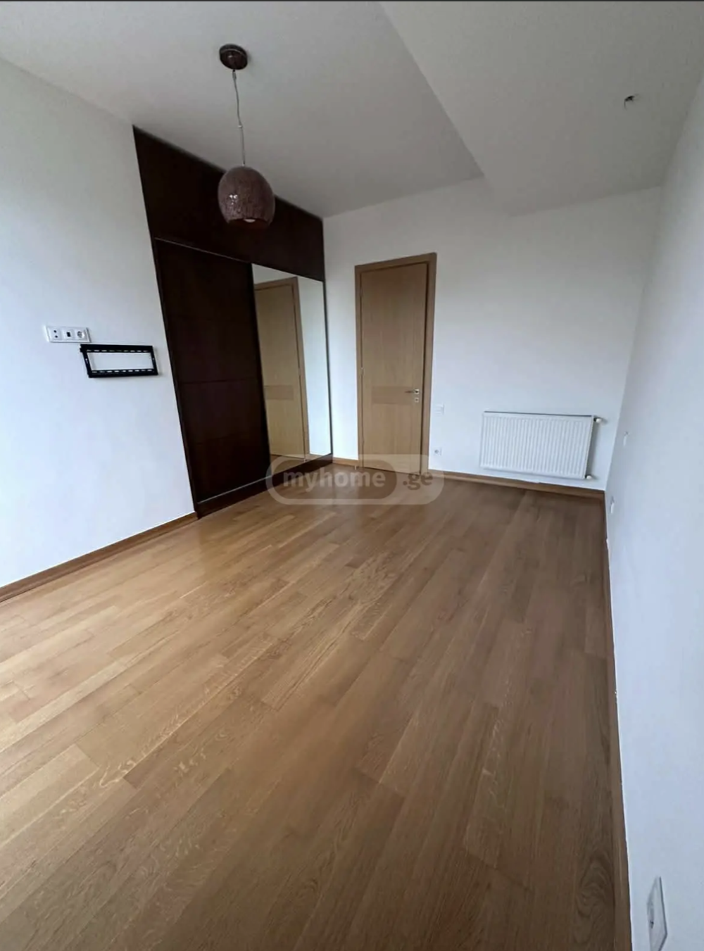 ქირავდება 5 ოთახიანი ბინა საბურთალოზე